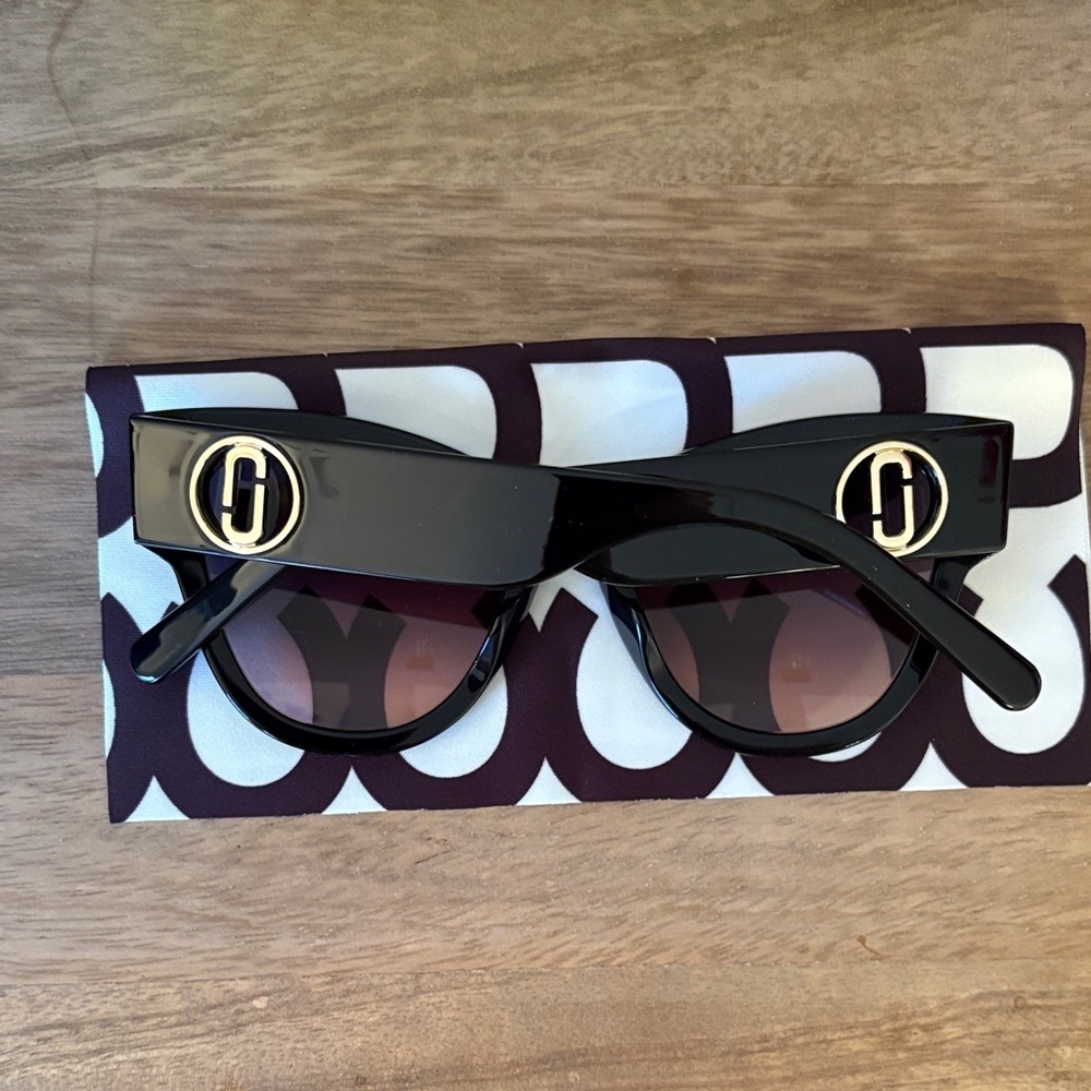 Marc Jacobs Black Frame Sunglasses with Brown Lenses - Picture 4 of 8